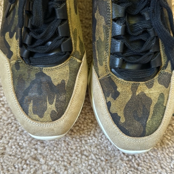 Like New Anthropologie Ashton Platform Sneakers in Camo - Picture 8 of 8